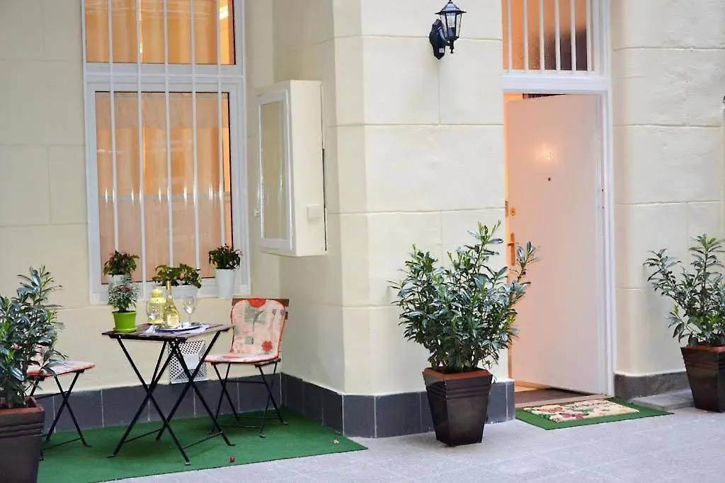 Magnolia Apartment In The Center Of Budapest